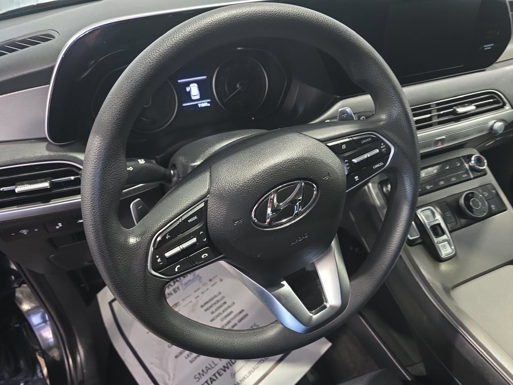 Used 2022 Black Hyundai SE image 16