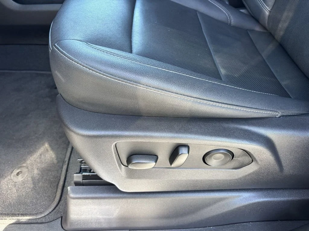Used 2024 Onyx Black GMC SLT image 19