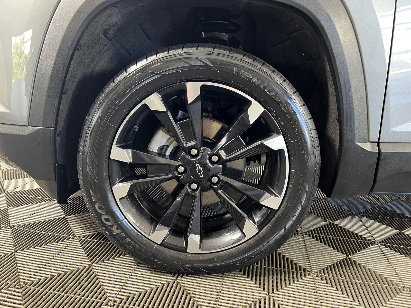 Used 2025 Sterling Gray Metallic Chevrolet RS image 31