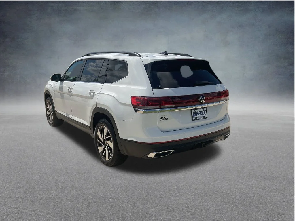 Used 2025 White Volkswagen 2.0T SE w/Technology image 5