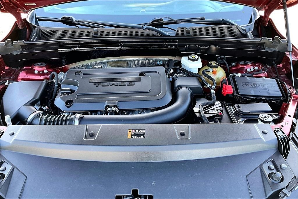 Used 2022 Red Buick Preferred image 9