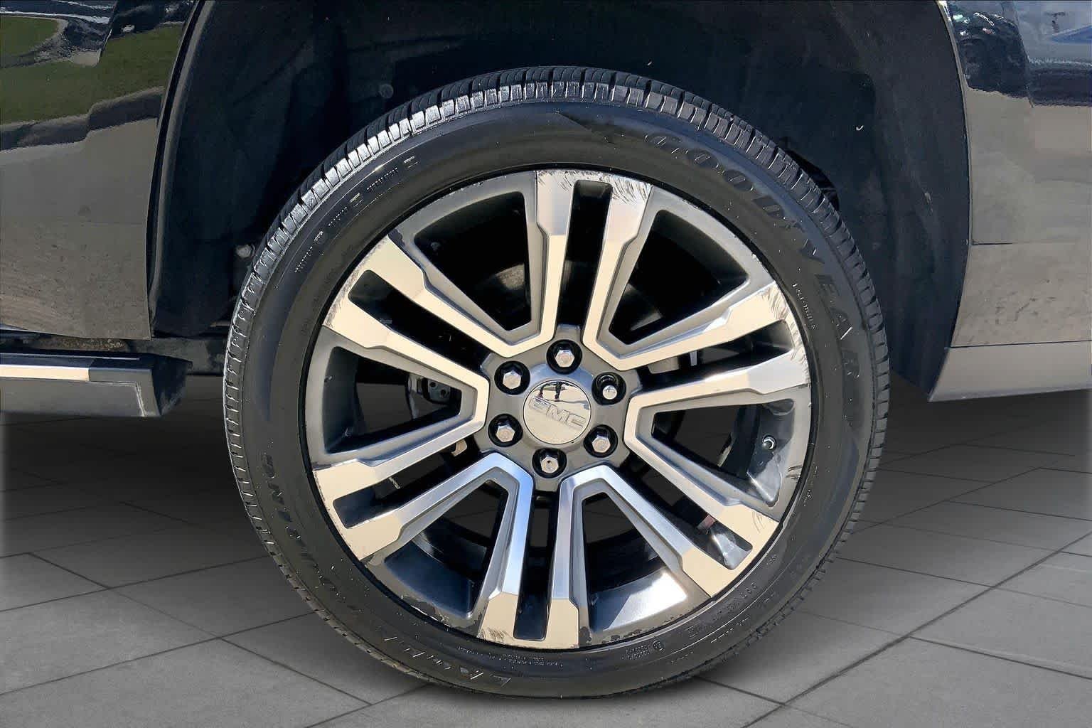Used 2018 Onyx Black GMC Denali image 11