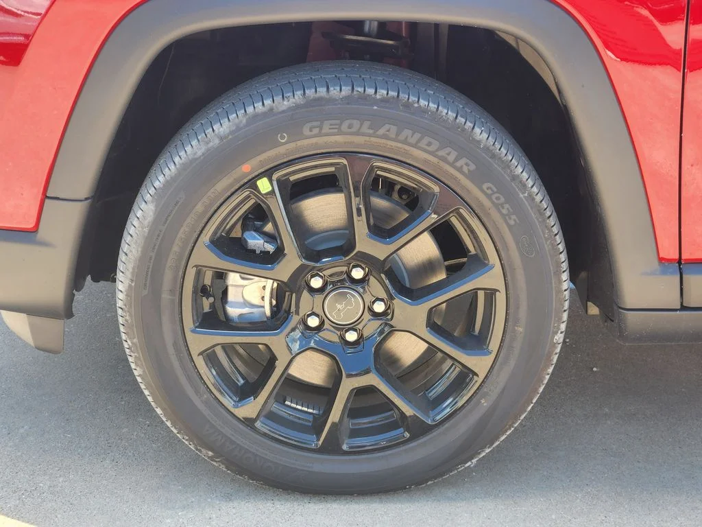 New 2026 Red Hot Pearlcoat Jeep Latitude image 7