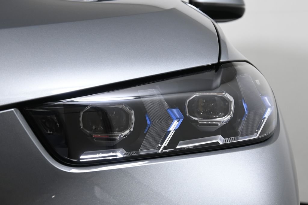 Used 2026 Gray BMW xDrive40i image 11