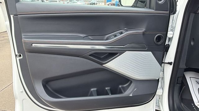 Used 2025 White Lincoln Black Label image 18