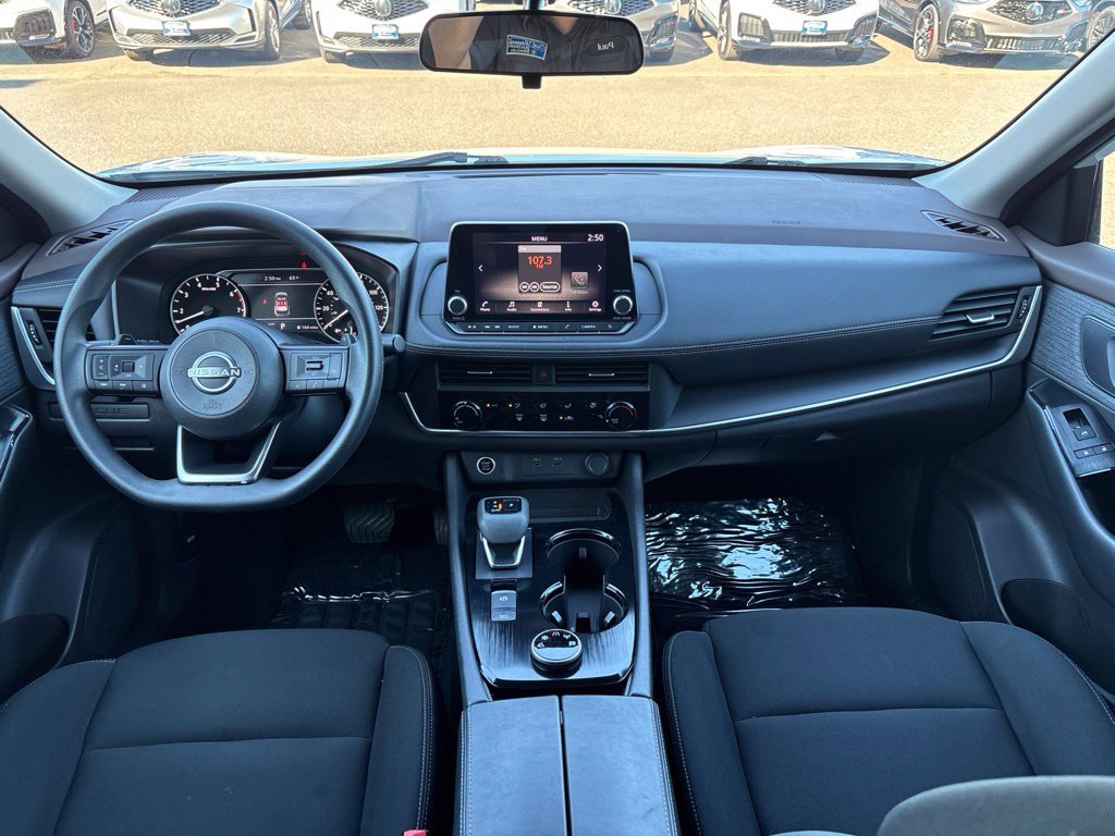 Used 2023 White Nissan S image 27