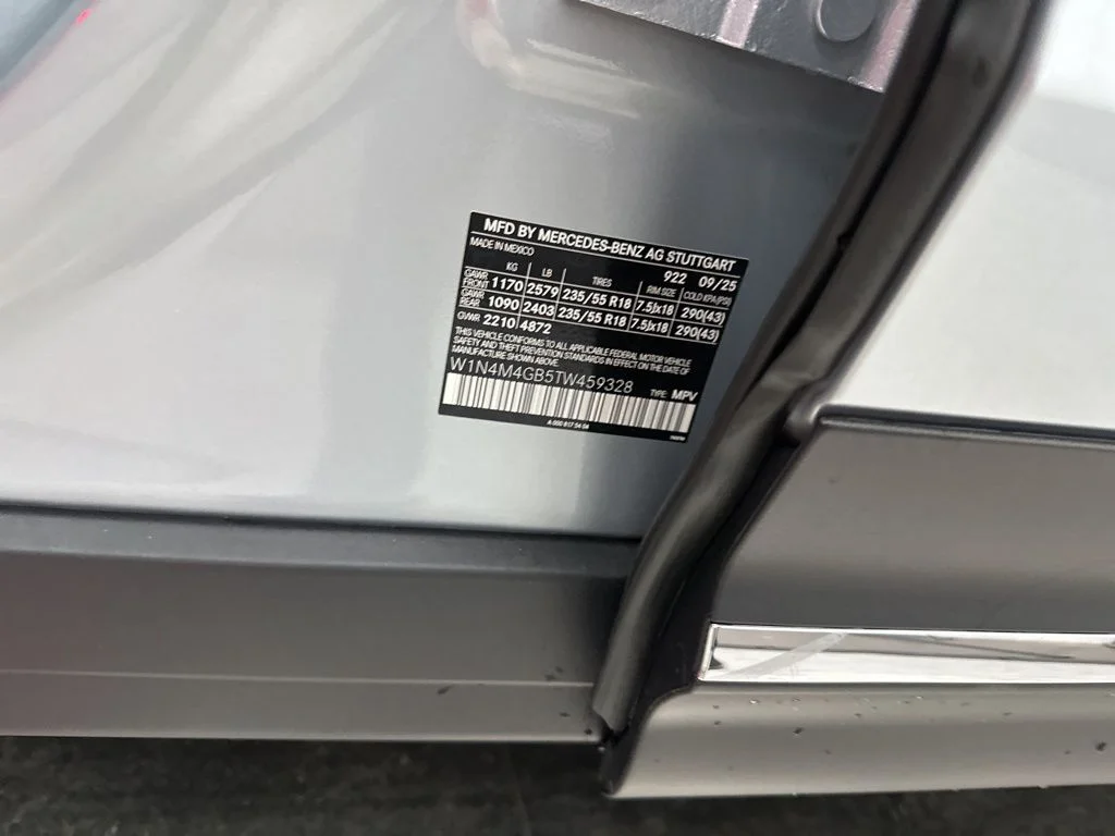 Used 2026 Silver Mercedes-Benz GLB 250 image 33