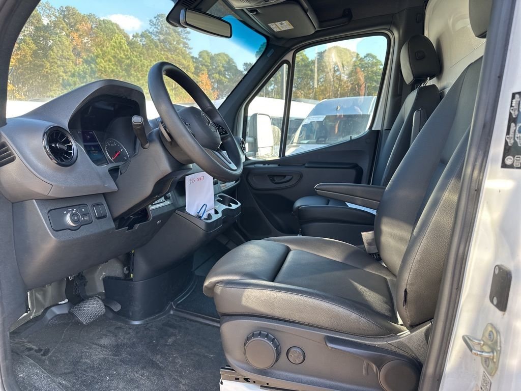 Used 2022 White Mercedes-Benz 144 Cab Chassis image 4