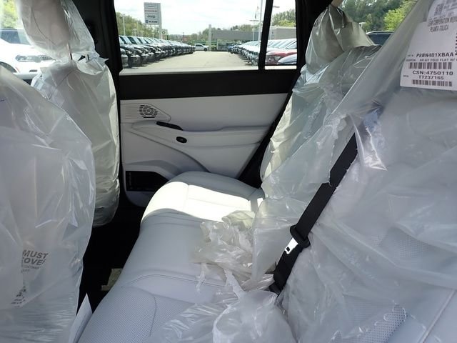 New 2026 Diamond Black Crystal Pearl-Coat Exterior Paint Jeep Limited image 13