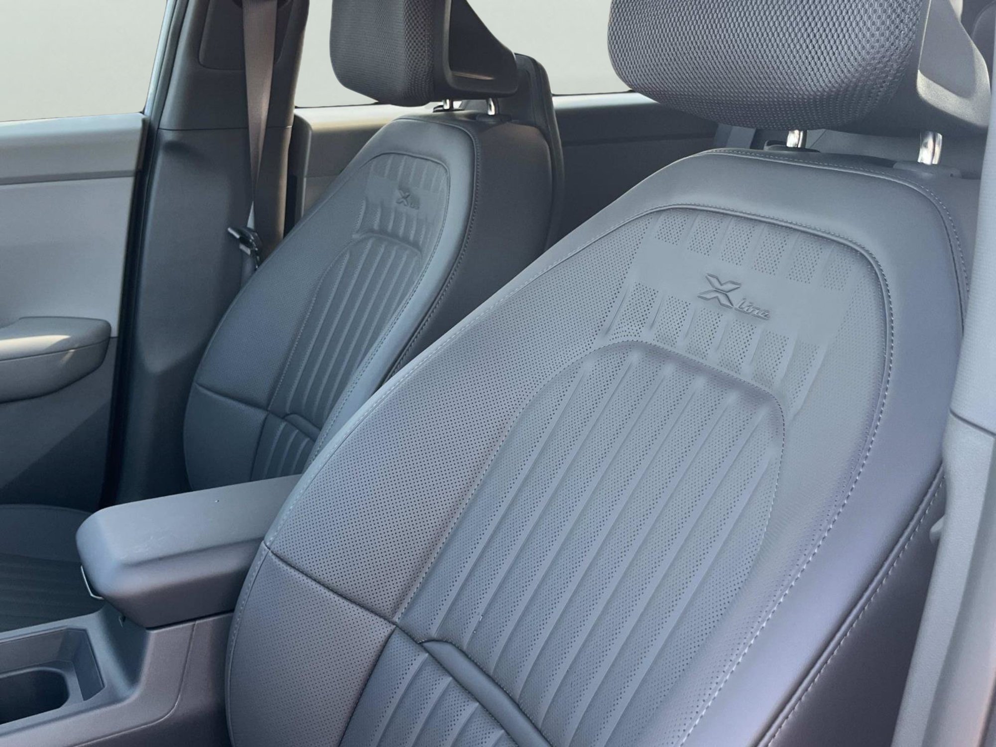 New 2027 Pale Gray Kia X-Line S image 23