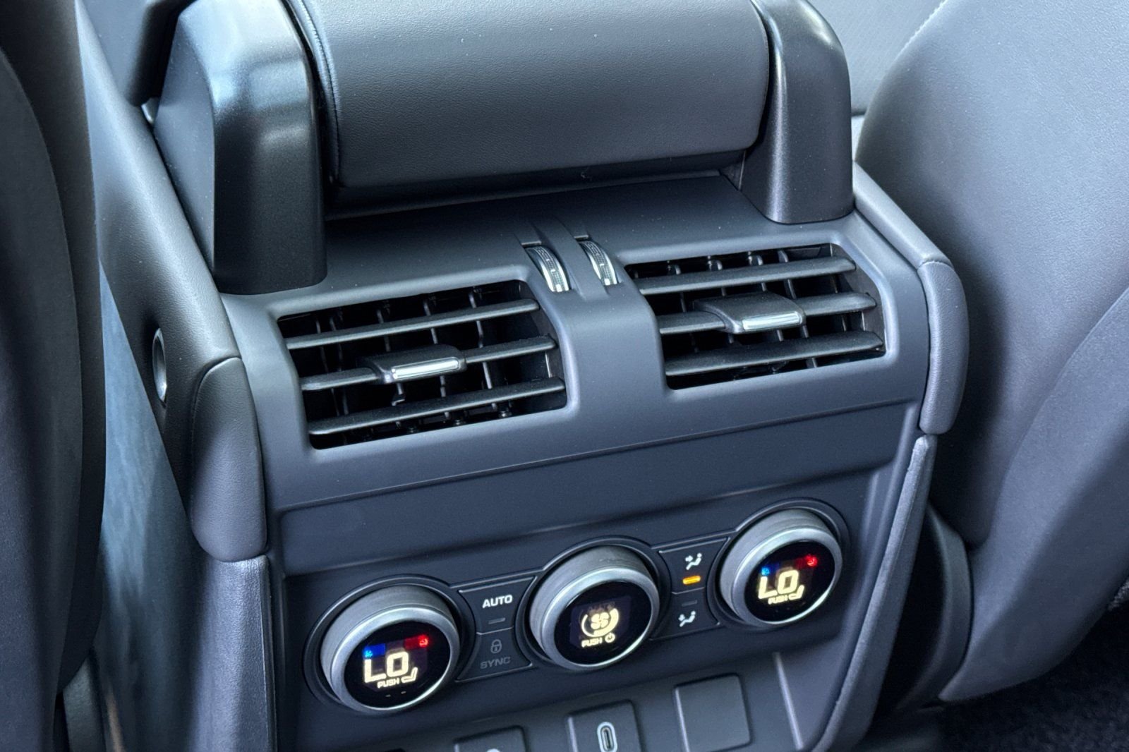 New 2026 Borasco Grey Land Rover X-Dynamic SE image 13