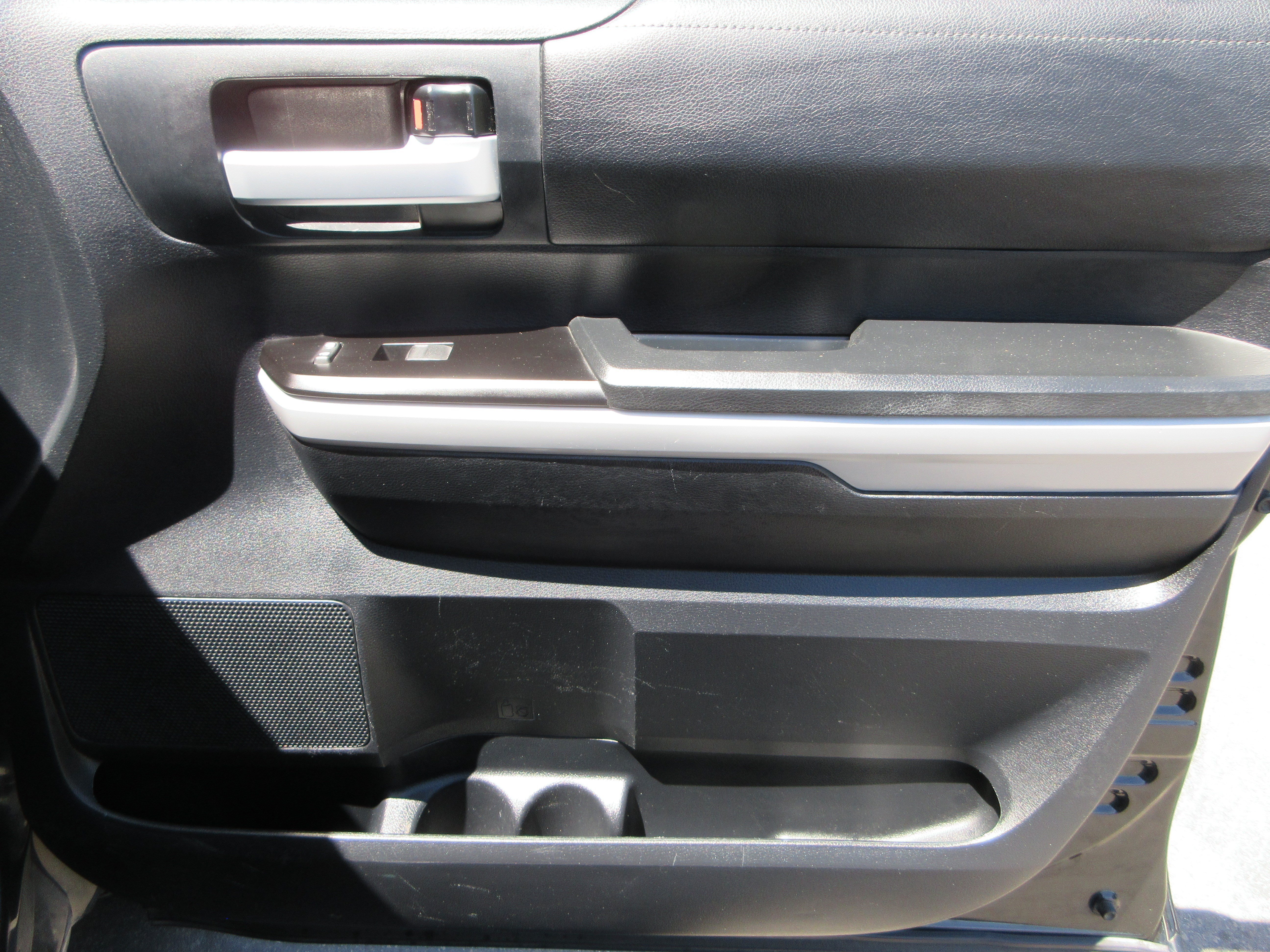 Used 2019 Midnight Black Metallic Toyota SR5 image 22