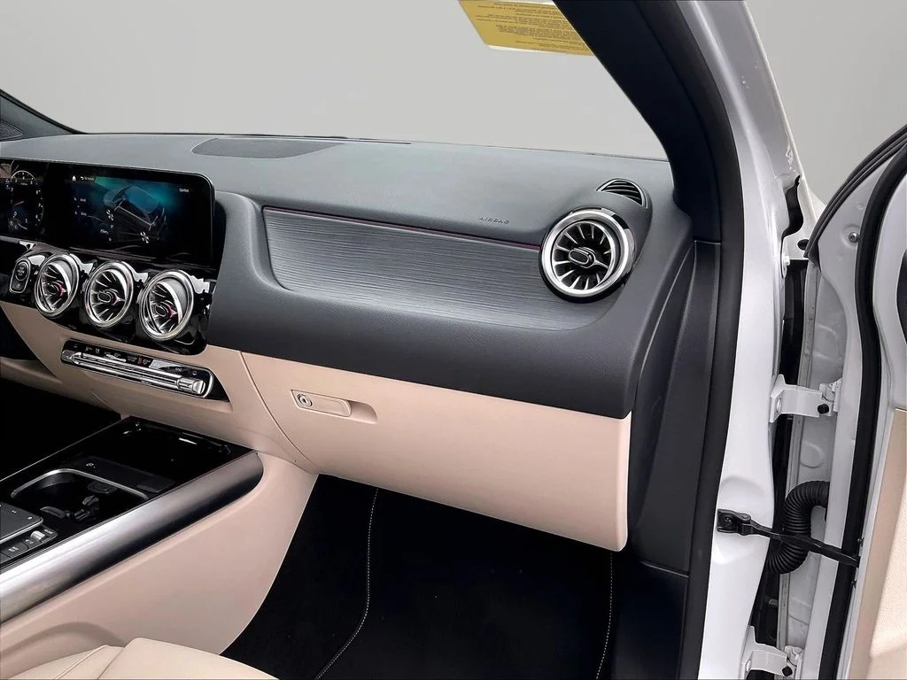 Used 2023  Mercedes-Benz GLA 250 image 26