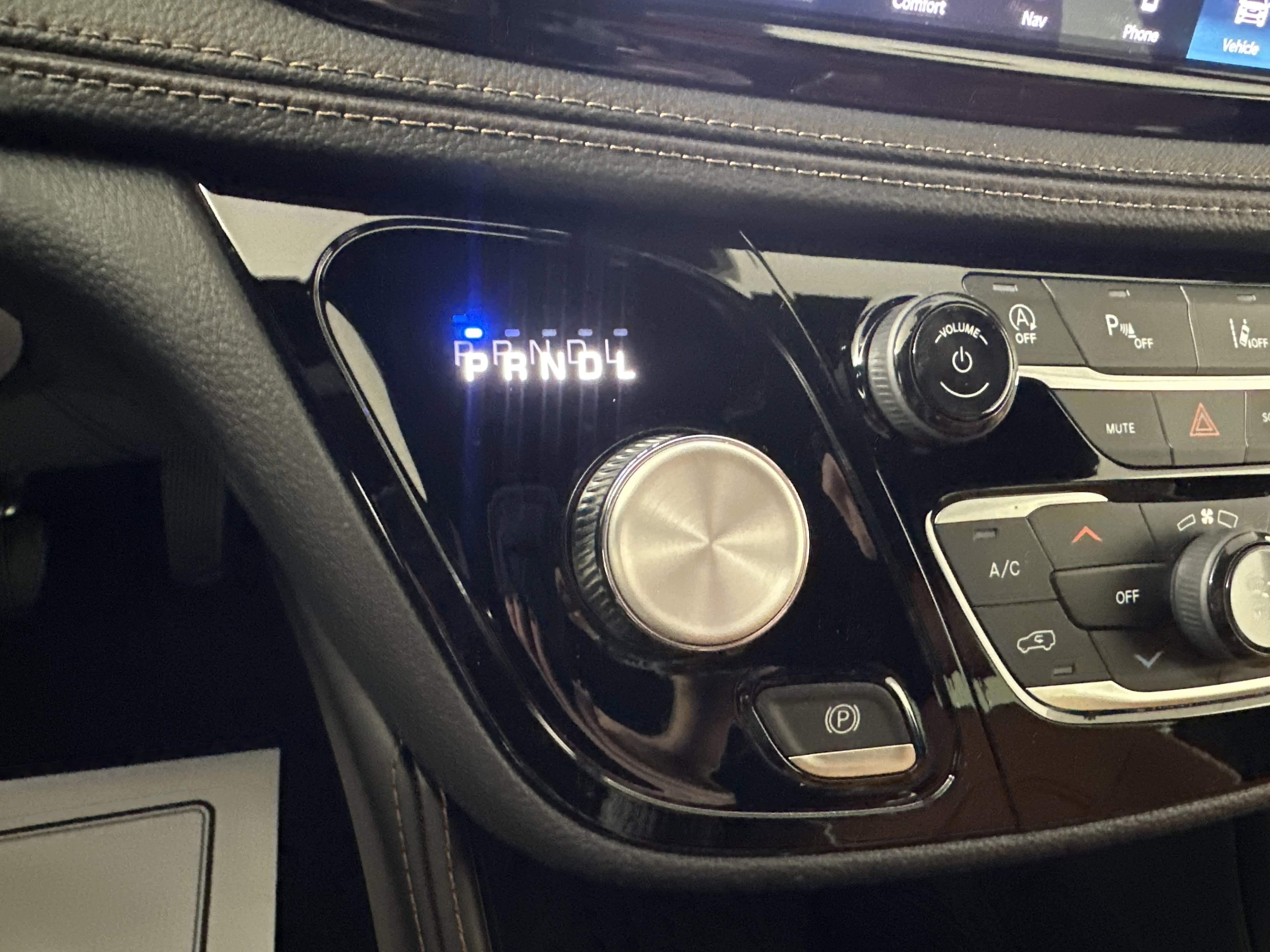 New 2026 Bright White Clear-Coat Exterior Paint Chrysler Pinnacle image 23