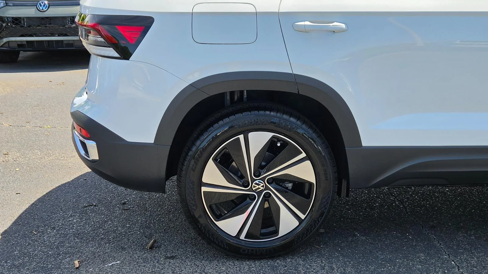 New 2026 Pure White Volkswagen SE image 17