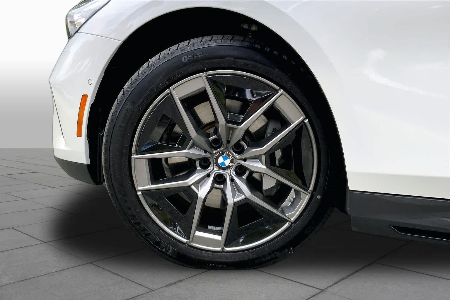 Used 2026 Mineral White Metallic BMW 530i xDrive image 10