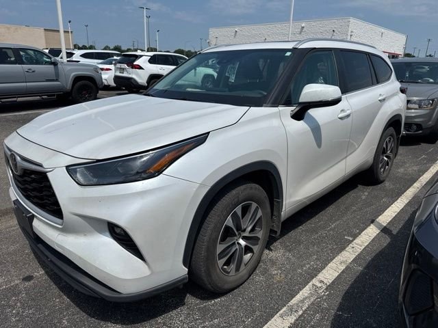 Used 2024 Beige Toyota XLE image 1