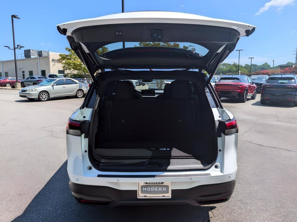 New 2027 Radiant White/Black Obsidian INFINITI SPORT image 24