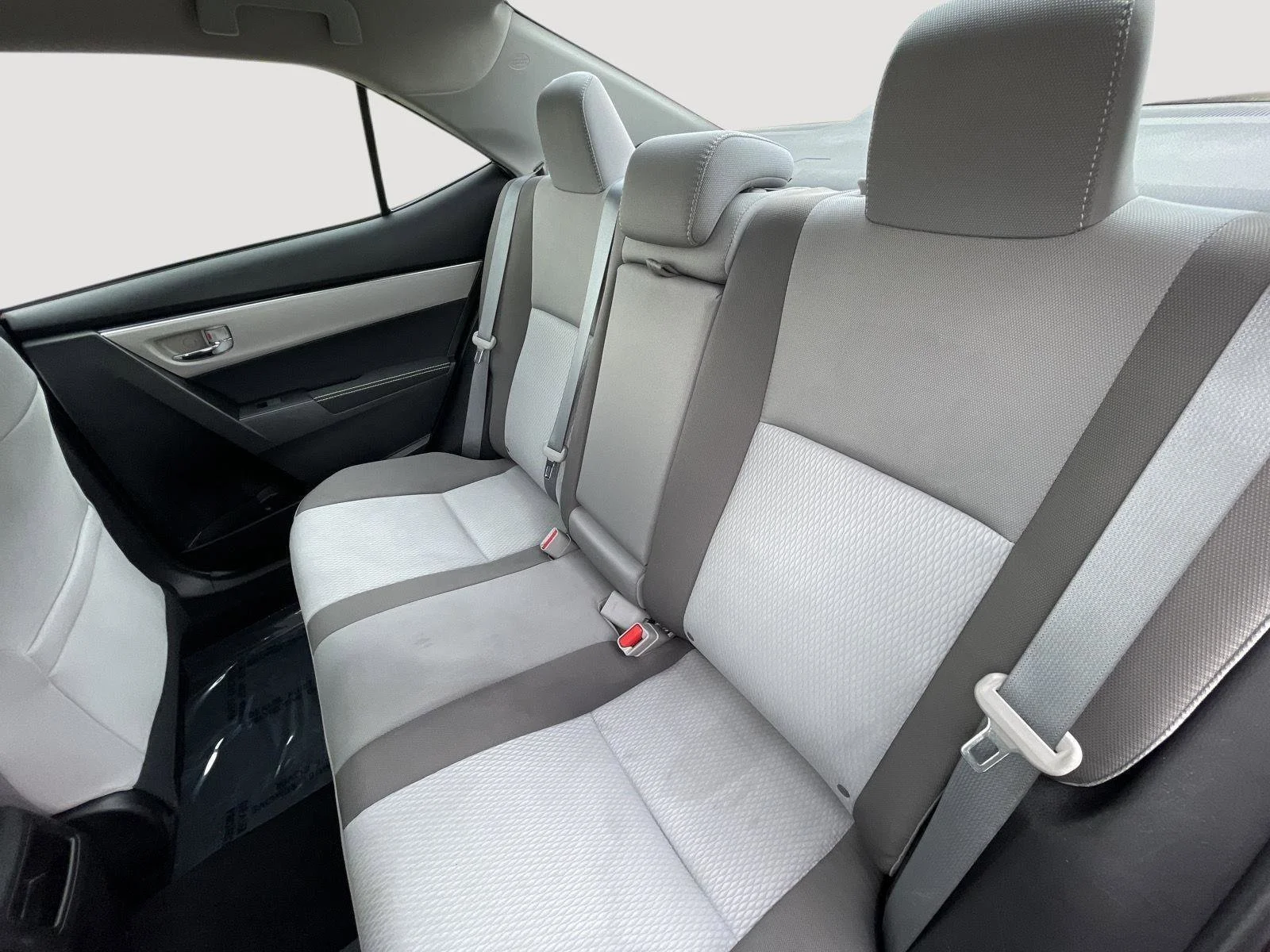 Used 2018 Barcelona Red Metallic Toyota LE image 16
