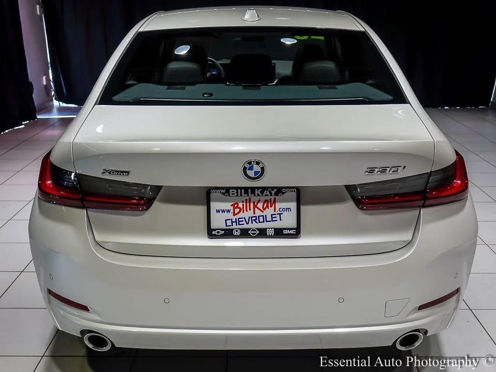 2025 BMW 3 Series 330i - Photo 9