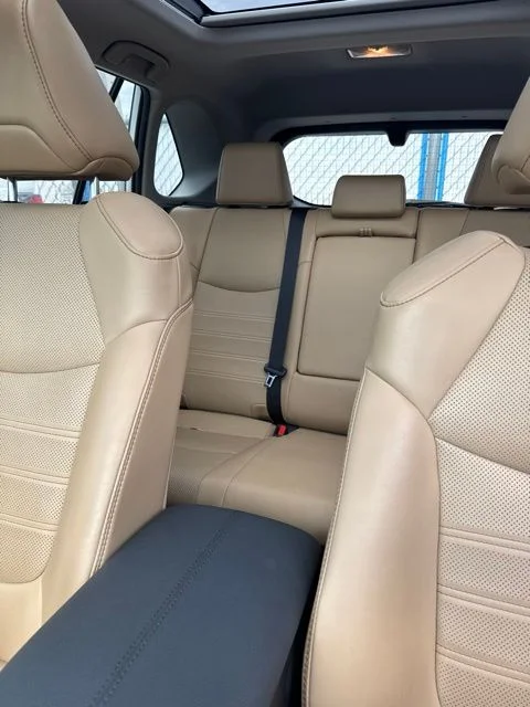 Used 2021  Toyota Limited image 18