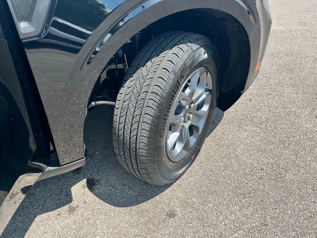 Used 2026 Shadow Black Ford XLT image 6