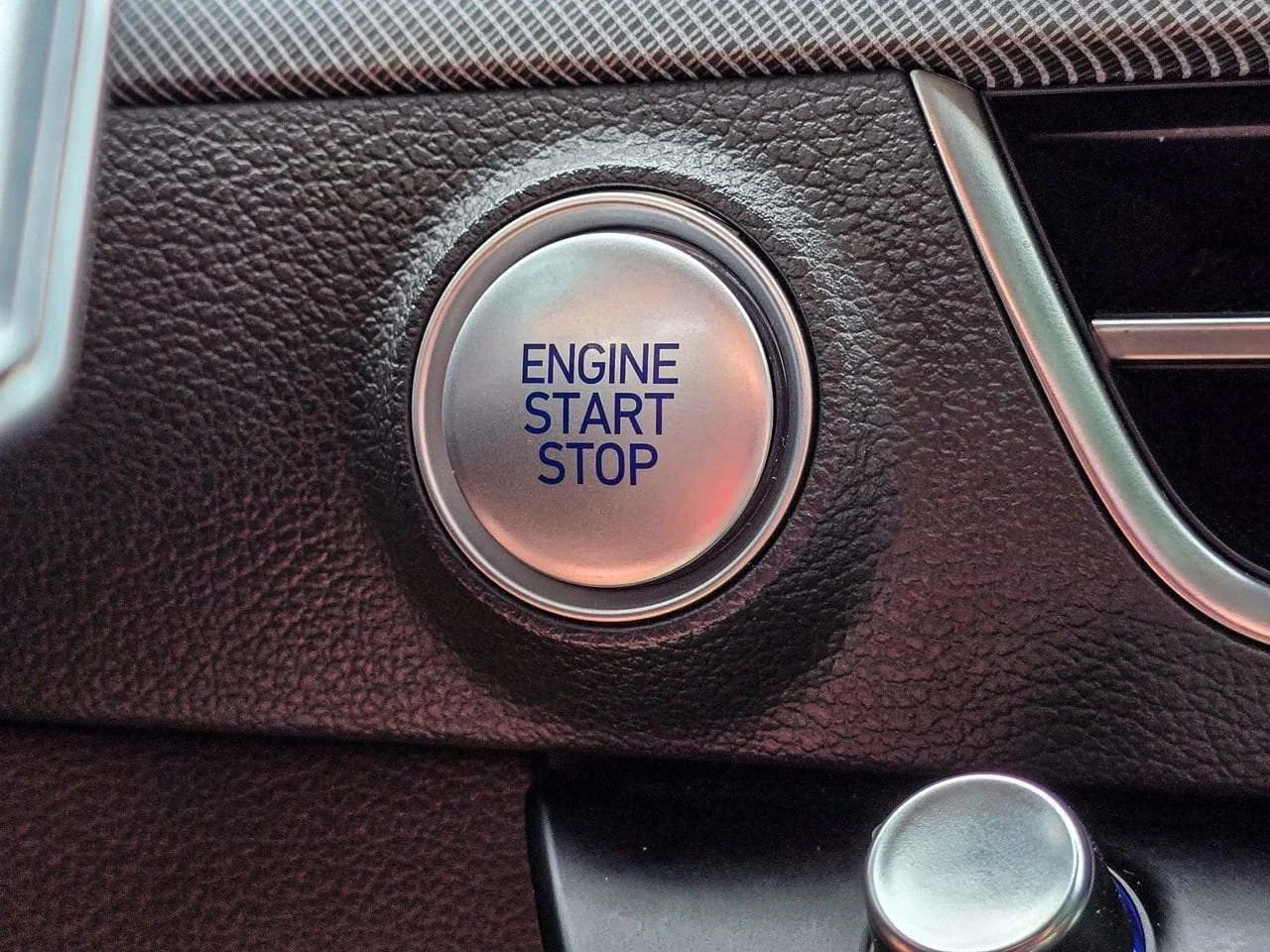 Used 2024  Hyundai SEL image 18