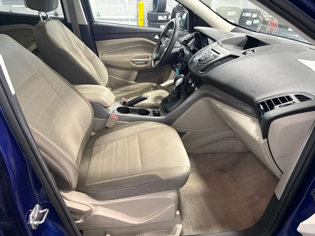Used 2016 Blue Ford SE image 14