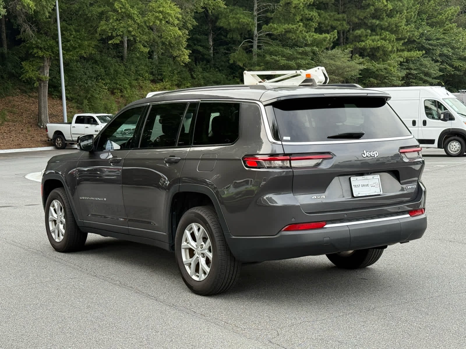 Used 2023 Baltic Gray Metallic Clearcoat Jeep Limited image 3