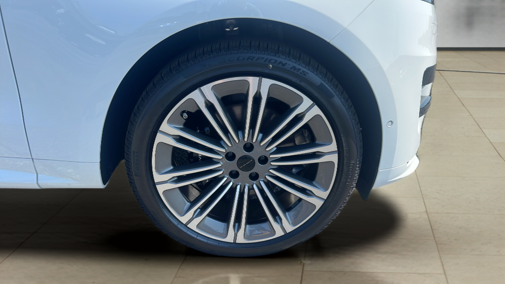 New 2026 Fuji White LAND ROVER Dynamic SE image 22