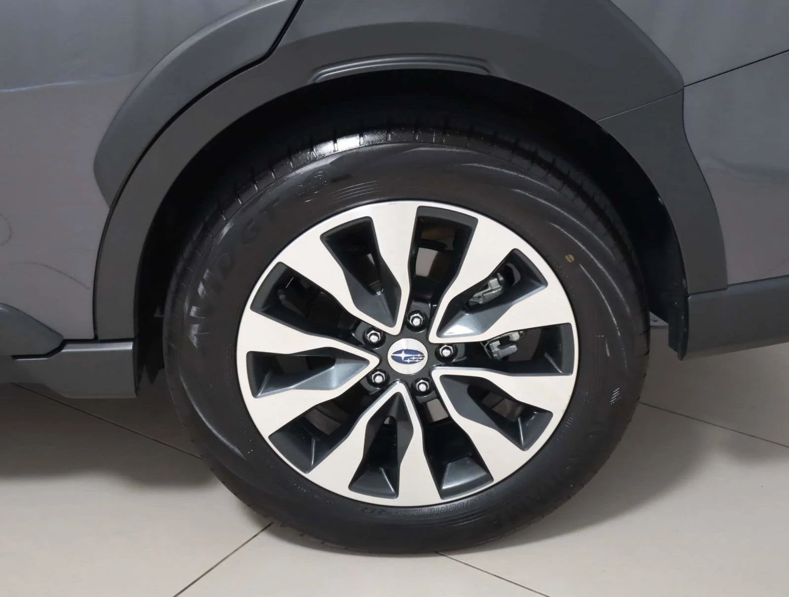 Used 2024 Magnetite Gray Metallic Subaru Limited image 9