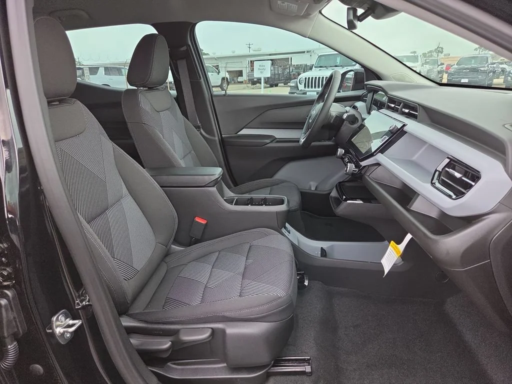 New 2027 Mosaic Black Metallic Chevrolet LT image 18