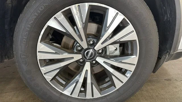 Used 2023 Silver Nissan SV image 9