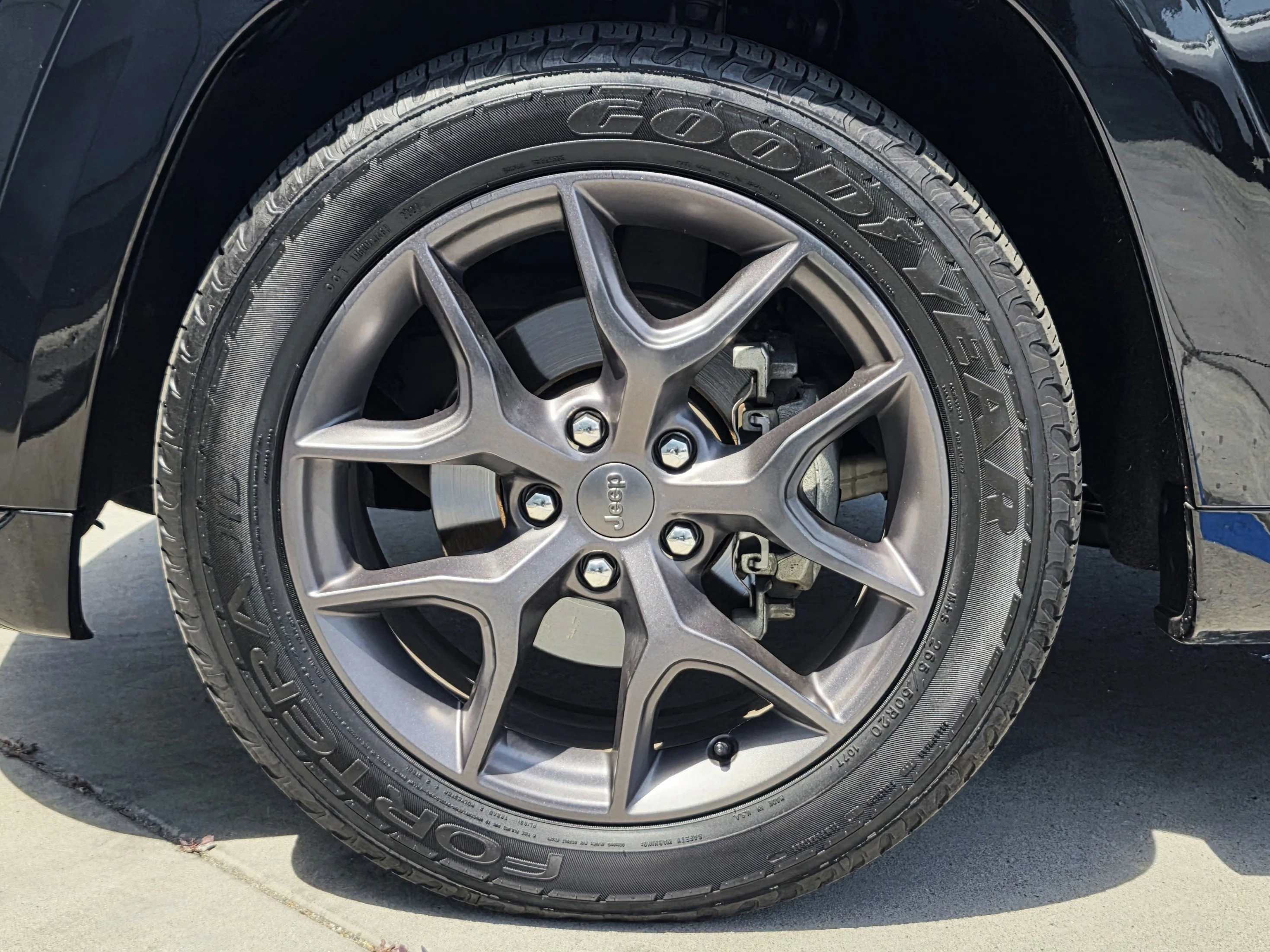 Used 2020 Diamond Black Jeep Limited image 9