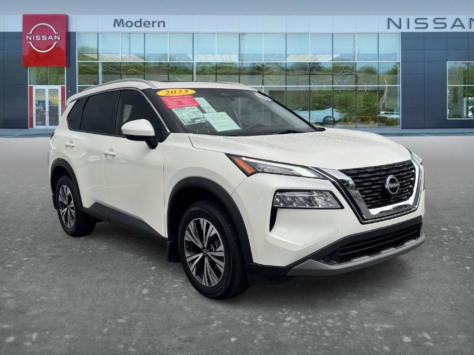 Used 2023 Pearl White Tricoat Nissan SV image 3