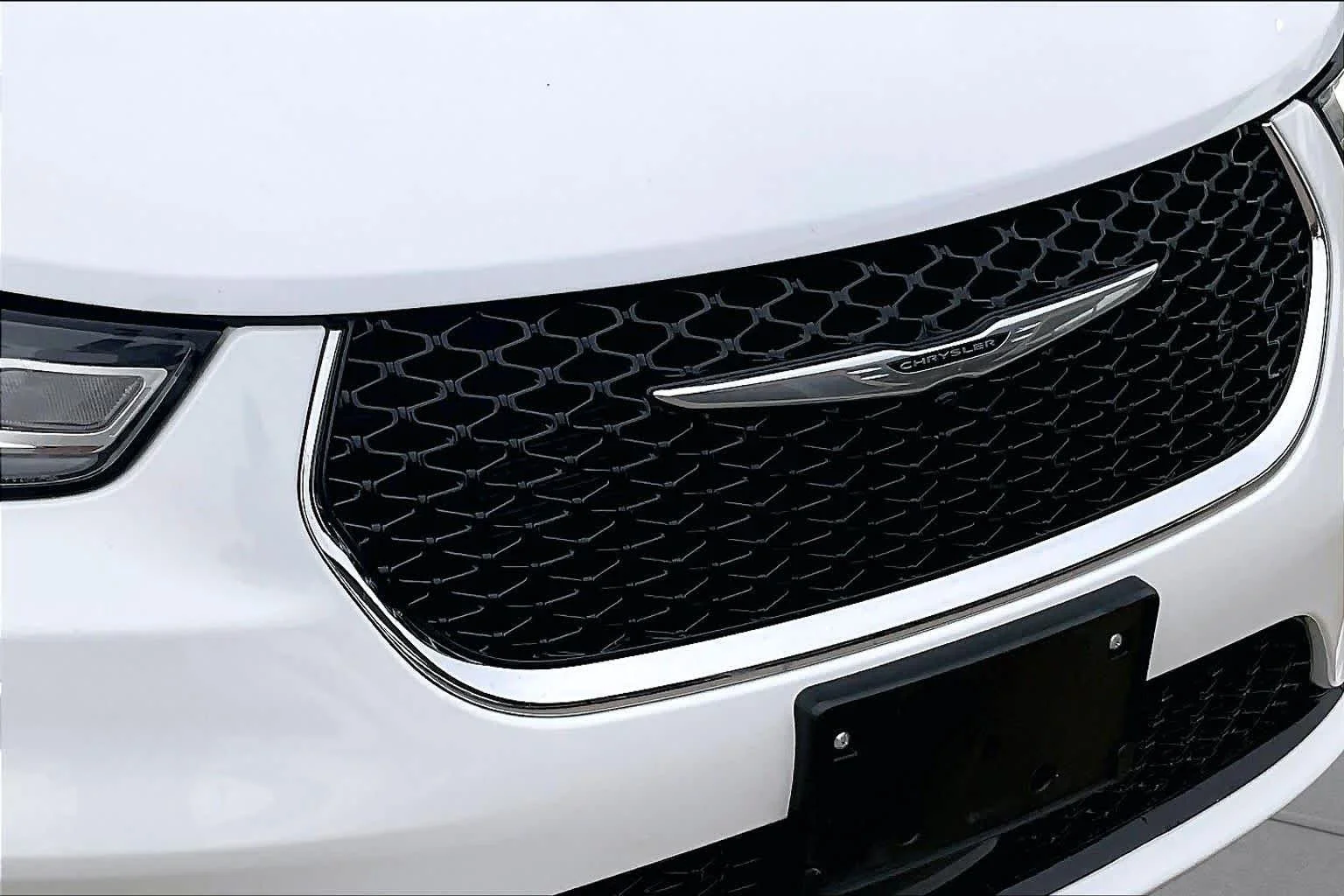 Used 2024 Bright White Clearcoat Chrysler Touring L image 29