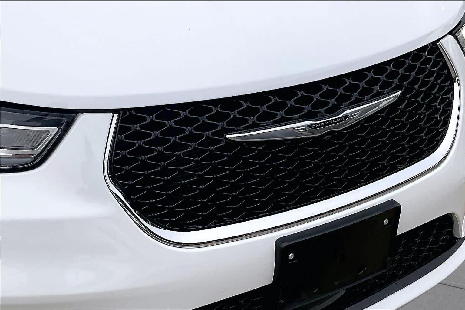 Used 2024 Bright White Clearcoat Chrysler Touring L image 29
