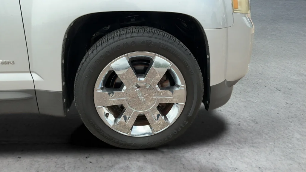 Used 2011 Silver GMC SLT-2 image 24
