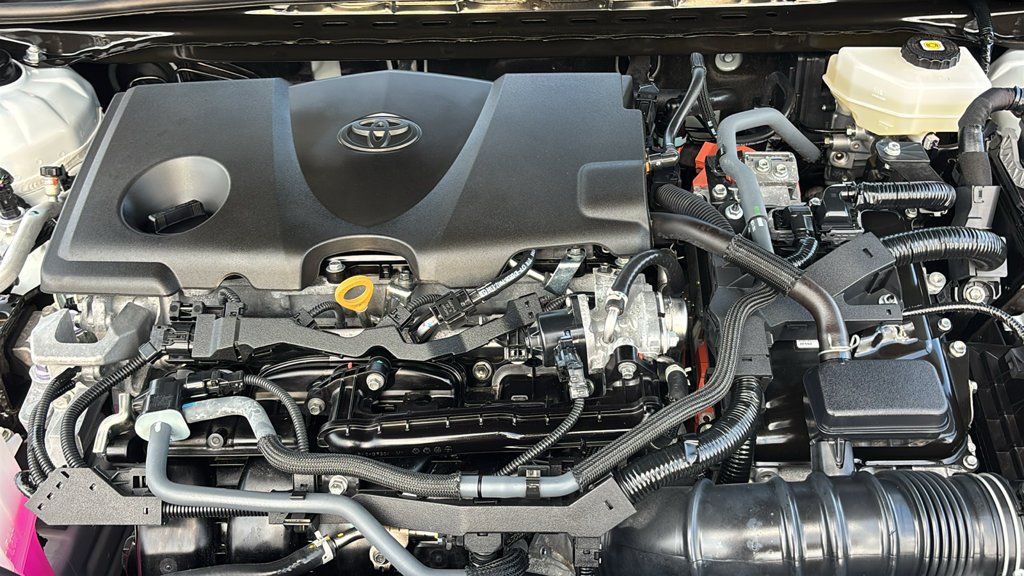 Used 2025 Ice Toyota SE image 31