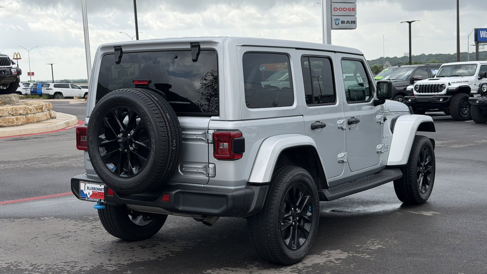 Certified Used 2023 Silver Zynith Clearcoat Jeep Sahara image 5