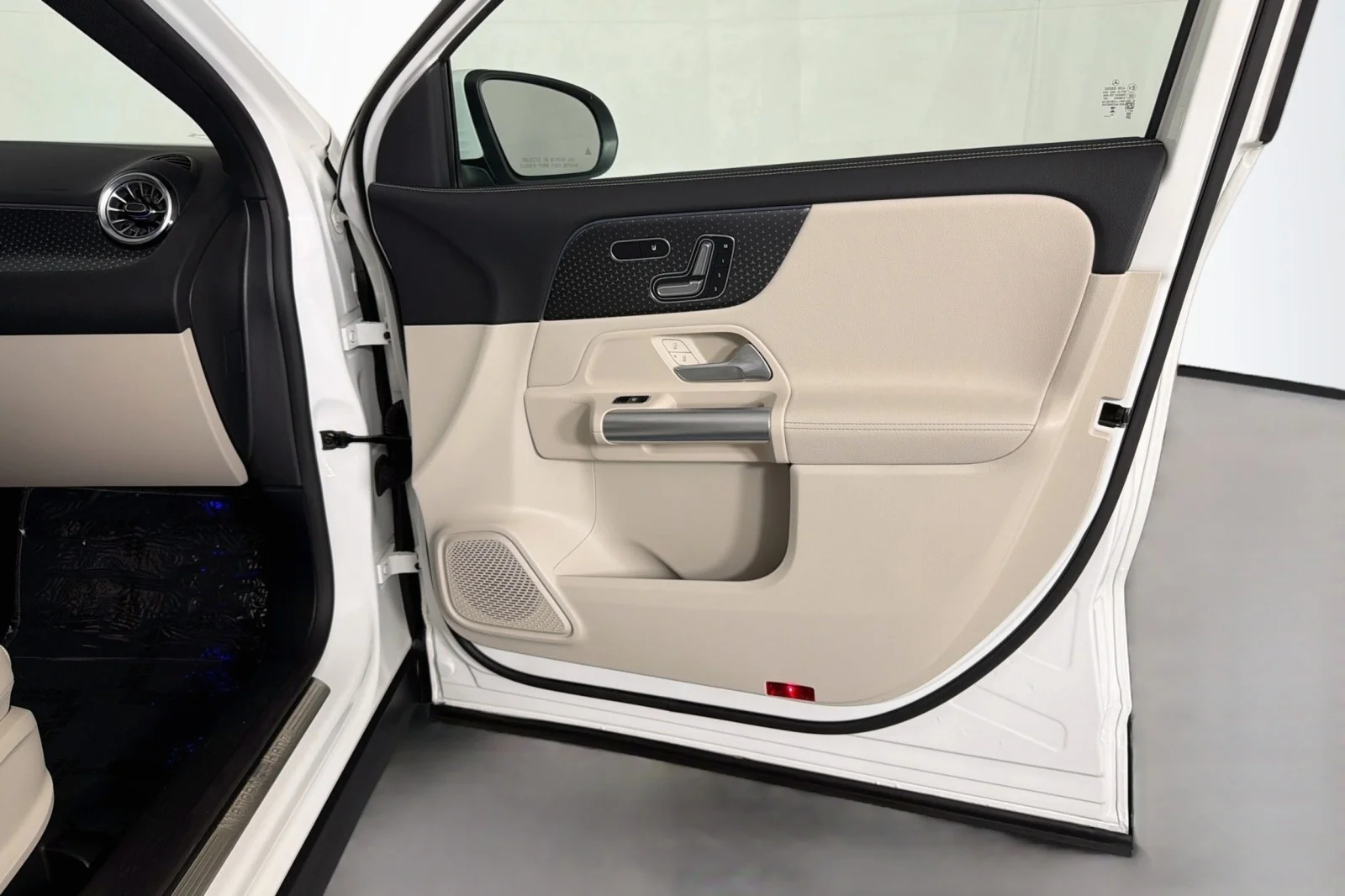 Used 2024 Polar White Mercedes-Benz 250 image 25