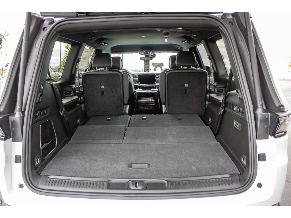New 2026 Bright White Clear-Coat Exterior Paint Jeep Limited Altitude image 15