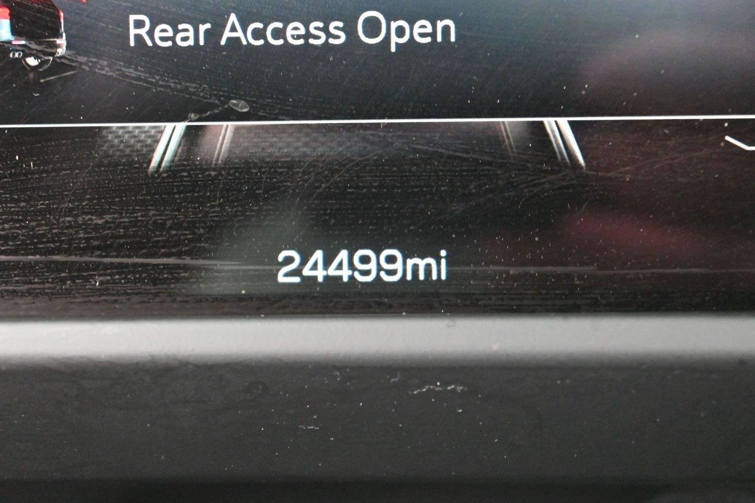 Used 2024 Summit White GMC FWD Elevation image 21