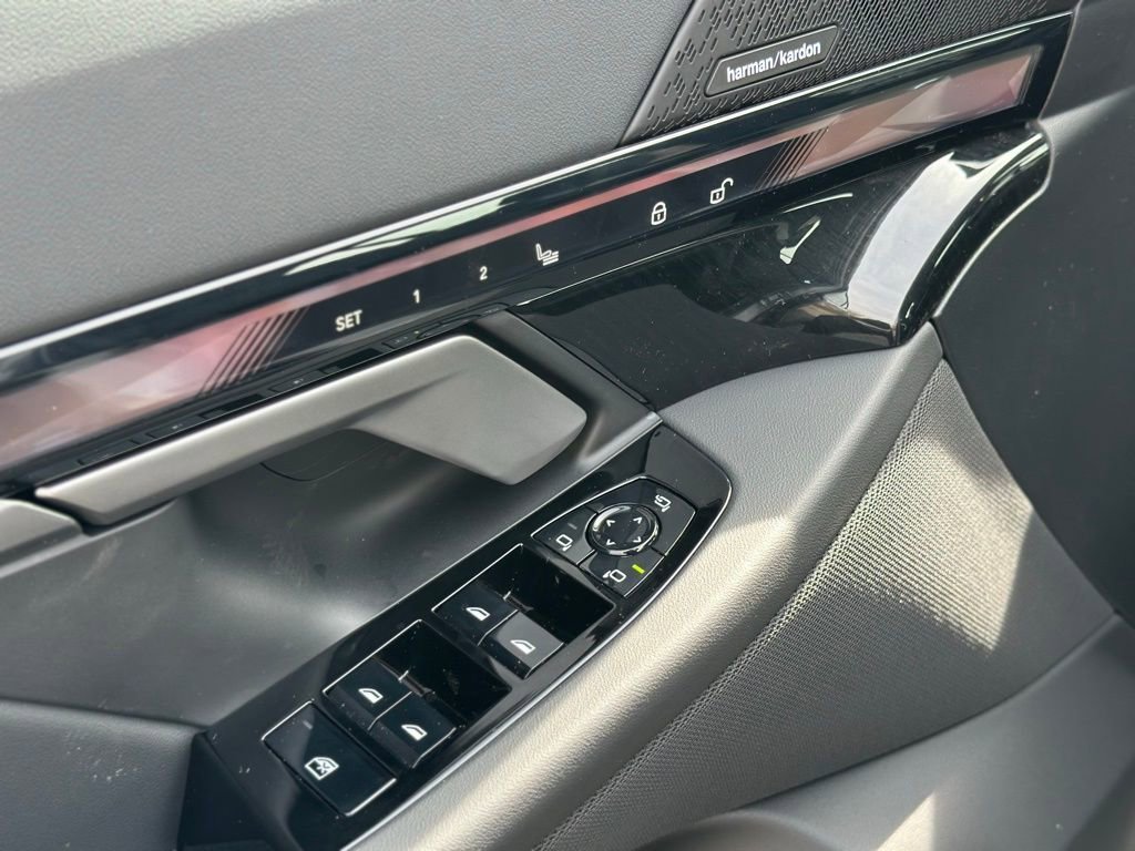 New 2026 Oxide Grey Metallic BMW 530i xDrive image 18