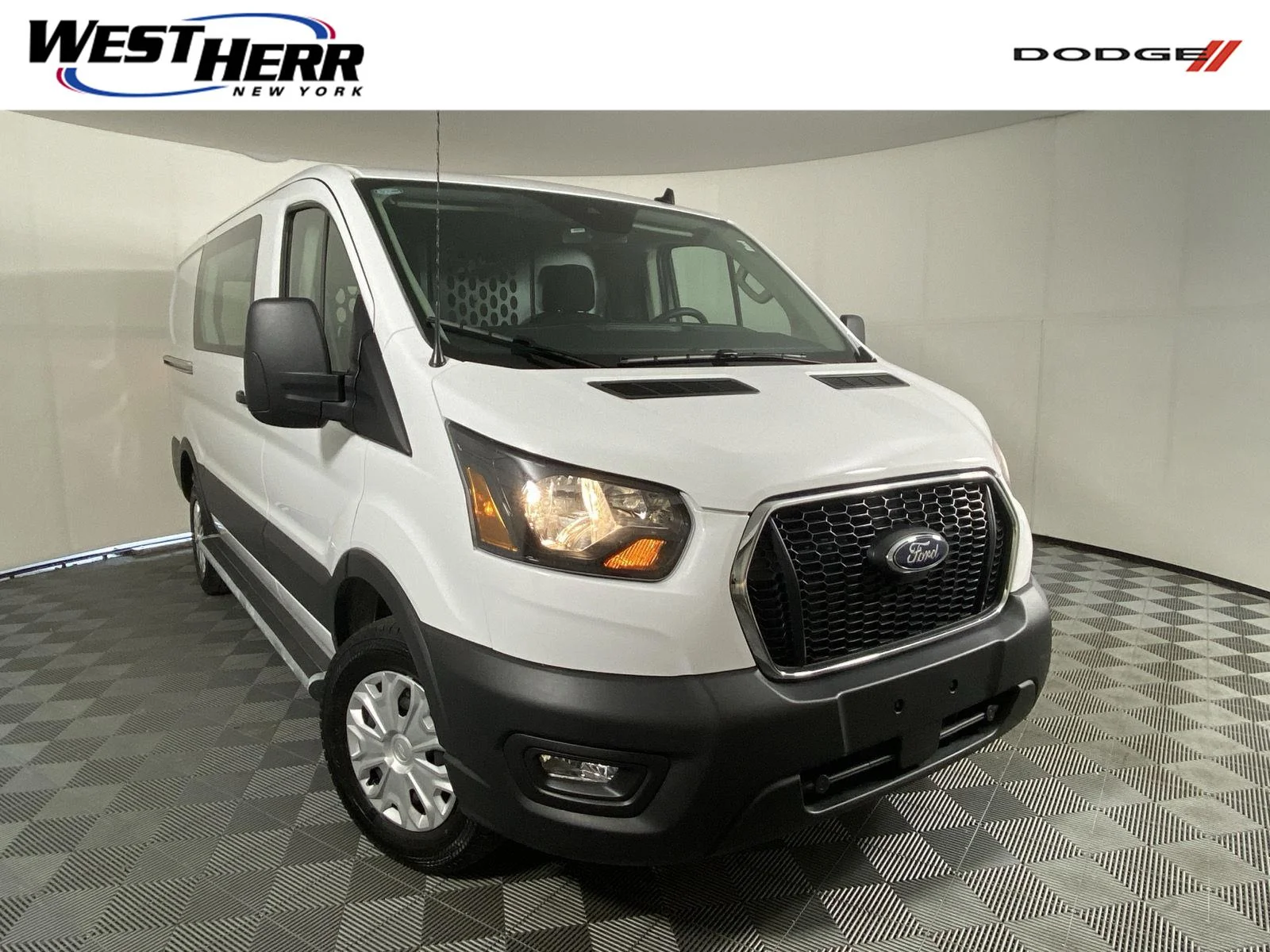 Used 2025 Oxford White Ford Base image 1