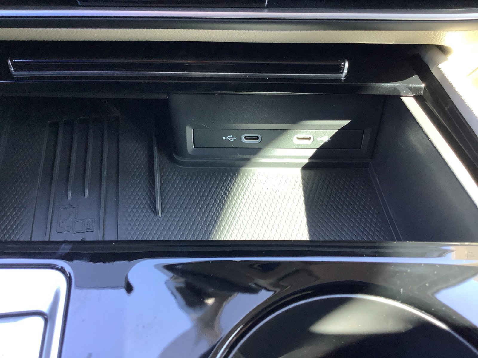 2025 Volkswagen Atlas SE w/Tech - Photo 21