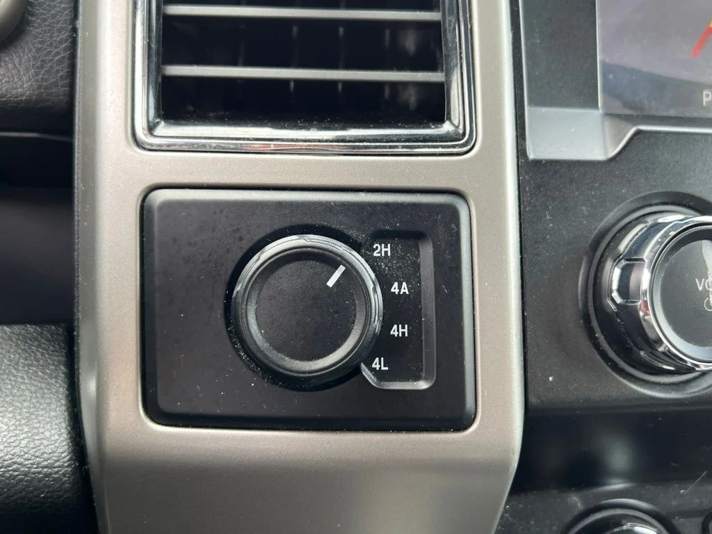 Used 2019 Black Metallic Ford Lariat image 29