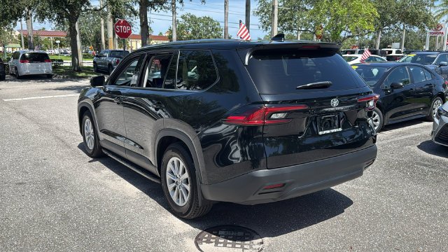 Used 2025 Midnight Black Metallic Toyota XLE image 5