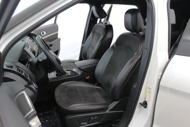 Used 2018 White Platinum Tri-Coat Metallic Ford XLT image 13