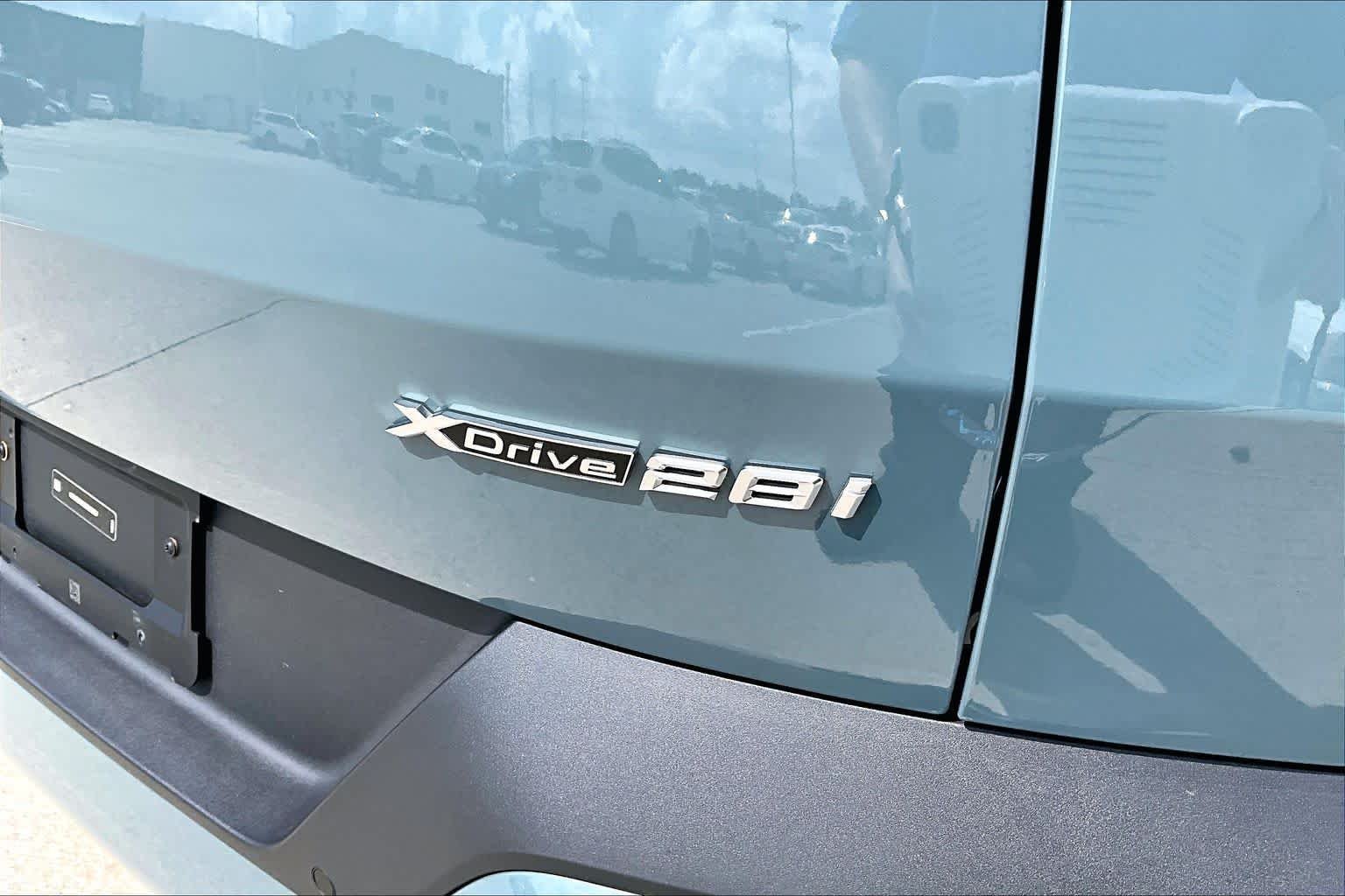 Used 2025 Cape York Green Metallic BMW xDrive28i image 9
